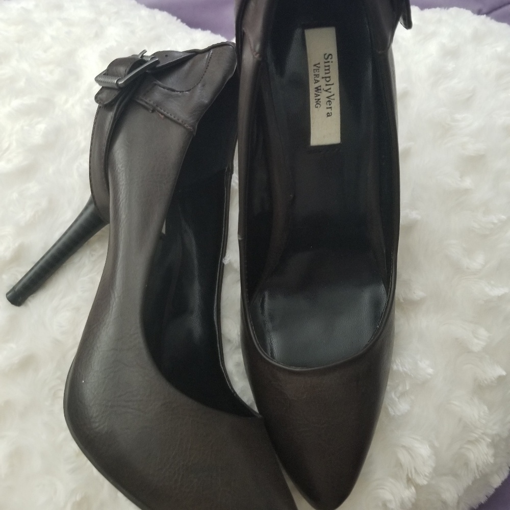 Women's size 7.5 brown leather vera wang heels